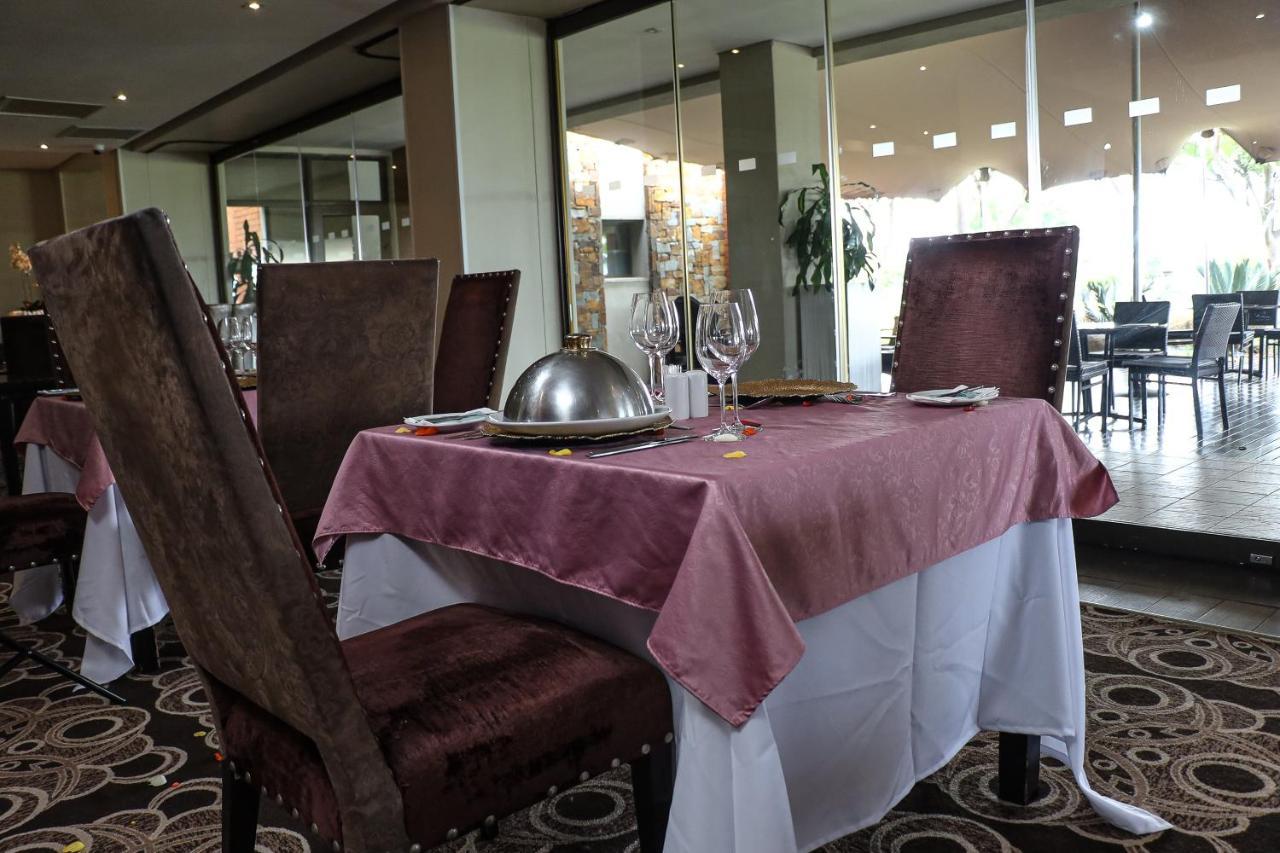 Royal Marang Hotel Phokeng Exterior photo A restaurant in the hotel